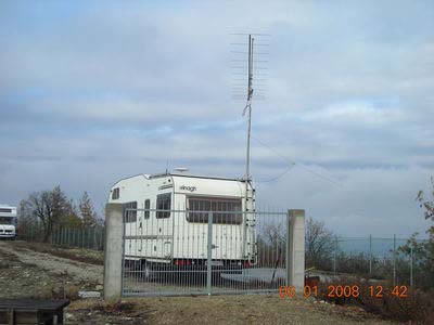 Il camper di Fausto e le antenne (direttiva e dipolo per i 50 MHz)